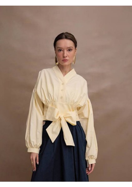 Kadın Tereyağ Sarısı Belden Oturtmalı Tasarım Gömlek Bluz fiyatları