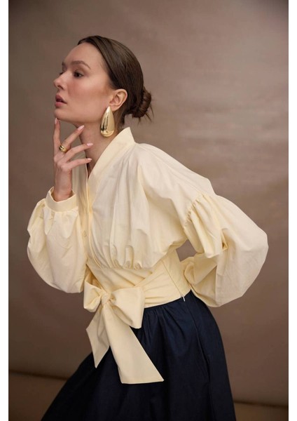 Kadın Tereyağ Sarısı Belden Oturtmalı Tasarım Gömlek Bluz fırsatları