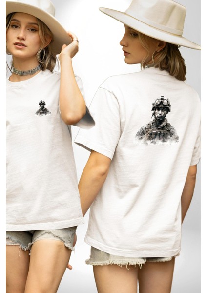 Savaş ve Asker Temalı Yüksek Kalite Grafik Beyaz Oversize Kadın Erkek Ön ve Sırt Baskılı Tişört