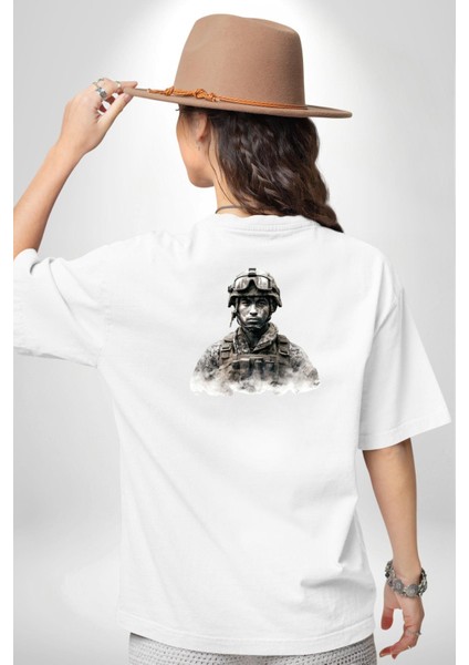 Savaş ve Asker Temalı Yüksek Kalite Grafik Beyaz Oversize Kadın Erkek Ön ve Sırt Baskılı Tişört indirimleri