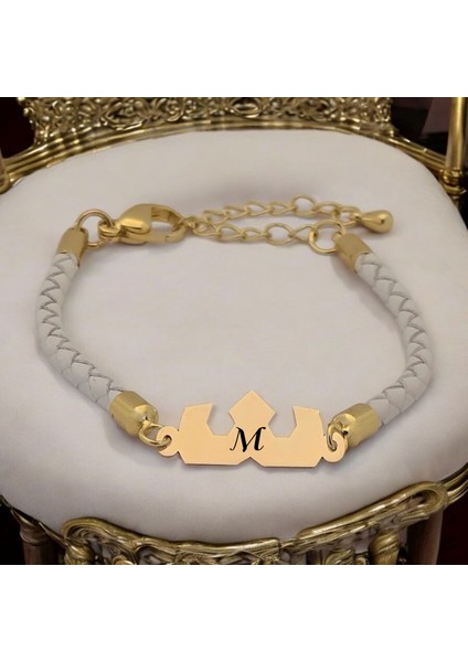 M Harfine Özel Doğal Beyaz Derili Taç Motifli 14 Ayar Altın Plakalı Hediye Bileklik-465Harf fiyatları