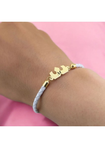 M Harfine Özel Doğal Beyaz Derili Taç Motifli 14 Ayar Altın Plakalı Hediye Bileklik-465Harf indirimleri