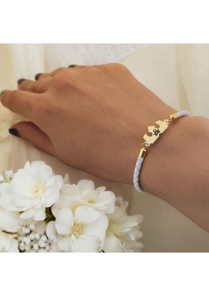 Hz Ali Temalı Taç Motifli 14 Ayar Altın Plakalı Doğal Beyaz Derili Hediye Bileklik-465SEMBOL