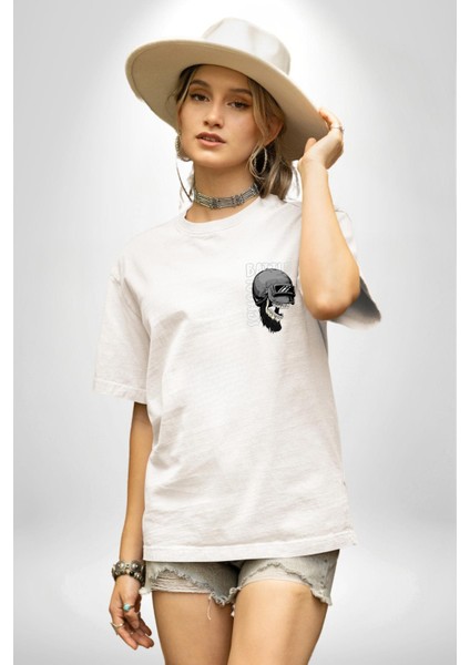 Çatlak Kask ve Savaş Mücadele Beyaz Oversize Kadın Erkek Ön ve Sırt Baskılı Tişört modelleri