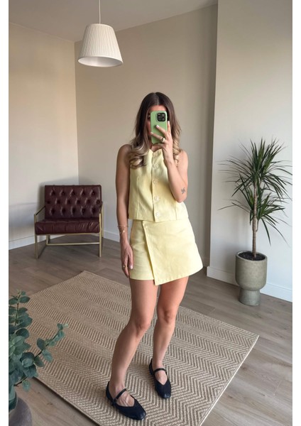 Butter Yellow Düğmeli Keten Yelek Şort Etek Takım indirimleri