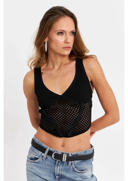 Kadın Siyah Ajurlu Crop Bluz SB030