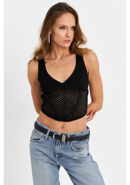 Kadın Siyah Ajurlu Crop Bluz SB030