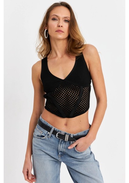 Kadın Siyah Ajurlu Crop Bluz SB030
