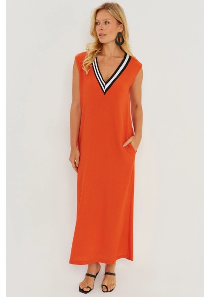 Kadın Turuncu V Yaka Bloklu Maxi Elbise EY2779