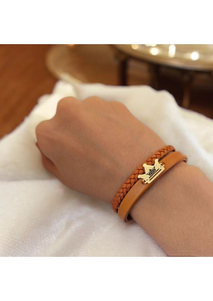 Taç Temalı Taç Motifli 14 Ayar Altın Plakalı Kahverengi Derili Hediye Bileklik-467SEMBOL