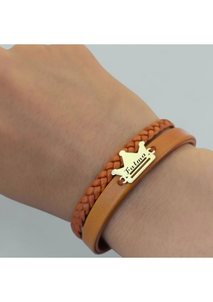 Fatma İsmine Özel Kahverengi Derili Taç Motifli 14 Ayar Altın Plakalı Hediye Bileklik-467İsim fırsatları