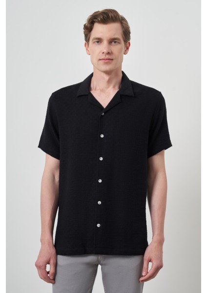 Erkek Siyah Trend Keten Regular Fit Apaş Yaka Kısa Kol Gömlek