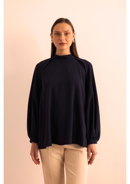 Yaka ve Omuz Kısmı Pile Detaylı Dokuma Bluz