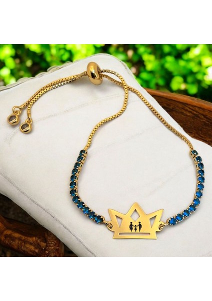 Aile Temalı Mavi Taş Desenli Taç Figürlü 14 Ayar Altın Plakalı Hediye Bileklik-466SEMBOL fiyatları