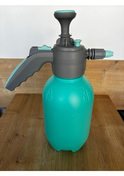 Jetta 2lt Ilaçlama Pompası+Kudos Spray (Kene- Sivrisinek- Hamamböceği- Tahtakurusu- Karasinek) 800ML fırsatları
