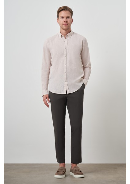 Erkek Bej Keten Trend Dynamic Fit Düğmeli Yaka Gömlek