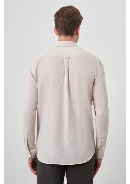Erkek Bej Keten Trend Dynamic Fit Düğmeli Yaka Gömlek