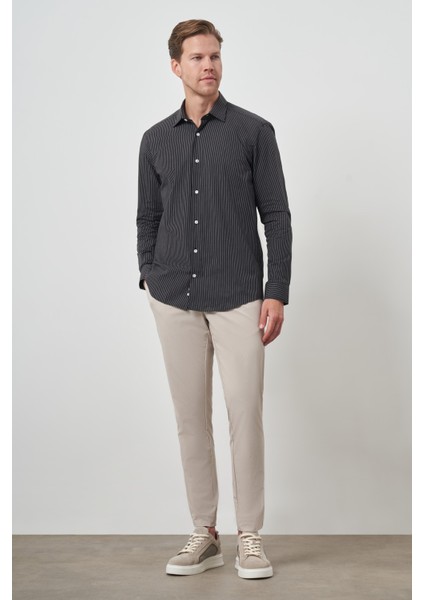 Erkek Siyah Pamuk Trend Slim Fit Sert Yaka Gömlek