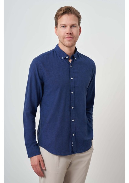 Erkek Indigo Keten Trend Dynamic Fit Düğmeli Yaka Gömlek