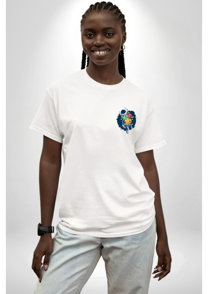 Gezegen Taşıyan Astronot Yıldız Toplama Macerası Beyaz Oversize Kadın Erkek Ön ve Sırt Baskılı Tişört modelleri