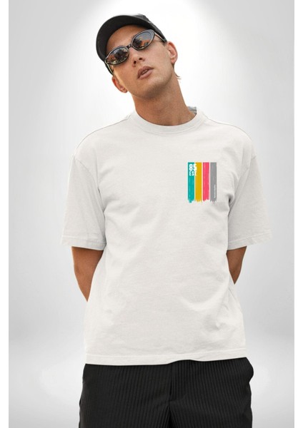 85 Est. Baskılı Renkli ve Enerjik Sokak Modası Beyaz Oversize Kadın Erkek Ön ve Sırt Baskılı Tişört modelleri