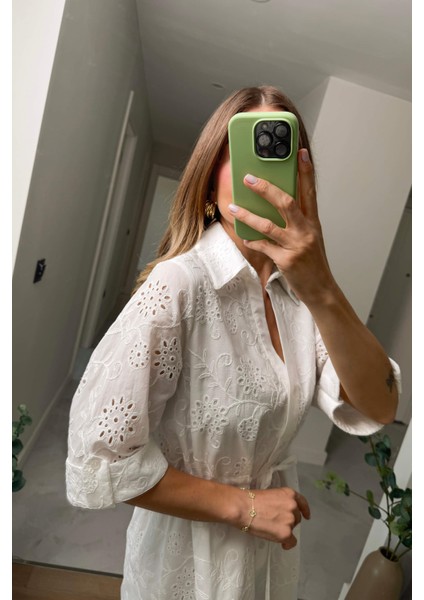 Beyaz Beli Bağcıklı Çiçek Desenli Fisto Gömlek Elbise. fırsatları