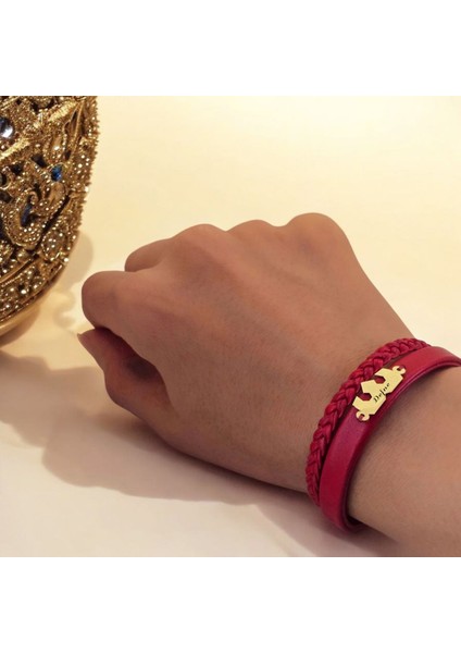 Defne İsmine Özel Taç Figürlü 14 Ayar Altın Plakalı Koyu Kırmızı Derili Hediye Bileklik-470İsim