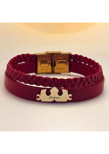 Defne İsmine Özel Taç Figürlü 14 Ayar Altın Plakalı Koyu Kırmızı Derili Hediye Bileklik-470İsim fiyatları