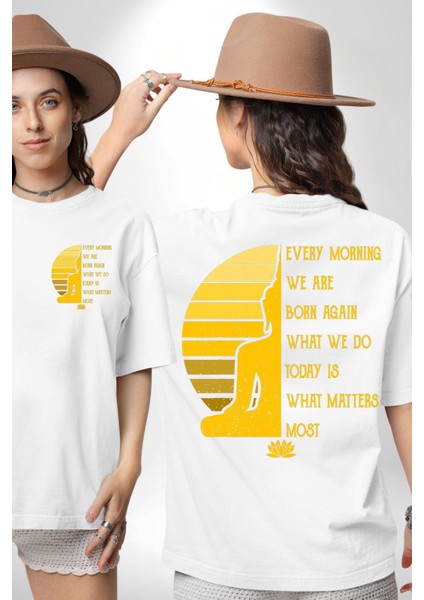 Her Sabah Yeniden Doğuş Temalı Motivasyon Yoga Beyaz Oversize Kadın Erkek Ön ve Sırt Baskılı Tişört