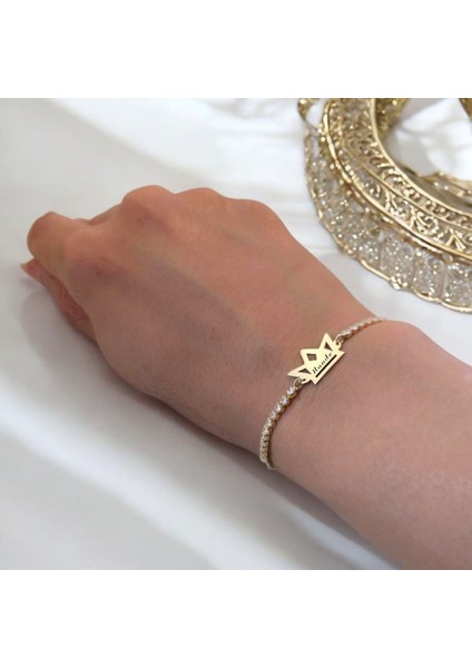Hande İsmine Özel Beyaz Taş Detaylı Taç Motifli 14 Ayar Altın Plakalı Hediye Bileklik-471İsim