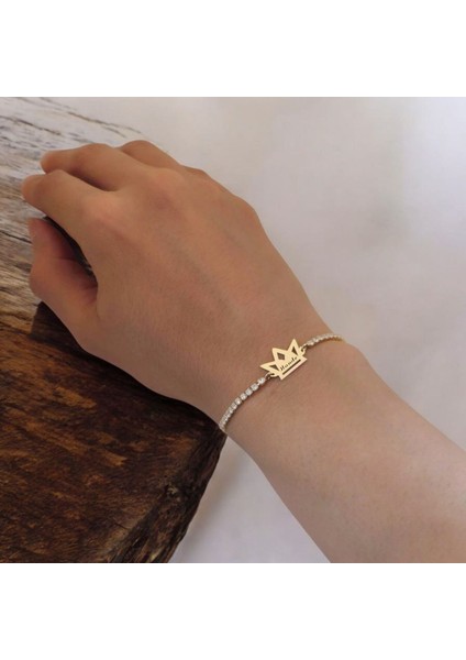 Hande İsmine Özel Beyaz Taş Detaylı Taç Motifli 14 Ayar Altın Plakalı Hediye Bileklik-471İsim indirimleri