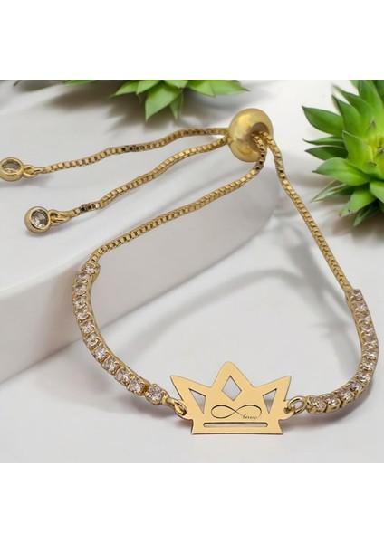 Sonsuz Aşk Temalı Beyaz Taş Detaylı Taç Motifli 14 Ayar Altın Plakalı Hediye Bileklik-471SEMBOL fiyatları