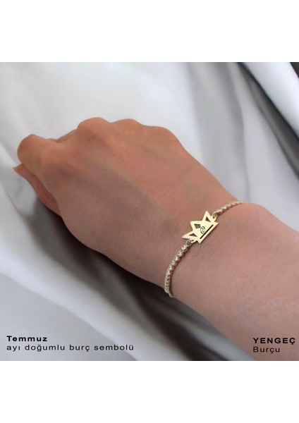 Temmuz Ayı Doğumları İçin Taç Motifli 14 Ayar Altın Plakalı Beyaz Taş Detaylı Hediye Bileklik-471AY
