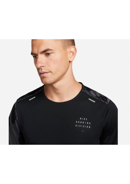 Dri-Fit Run Division Rise 365 Graphic Short-Sleeve Erkek Tişört DQ4757-010 fırsatları
