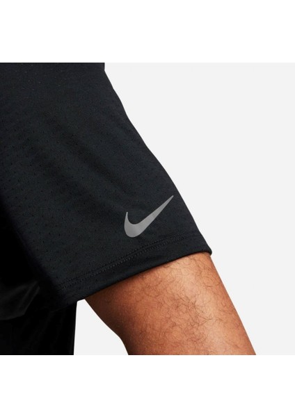 Dri-Fit Run Division Rise 365 Graphic Short-Sleeve Erkek Tişört DQ4757-010 indirimleri