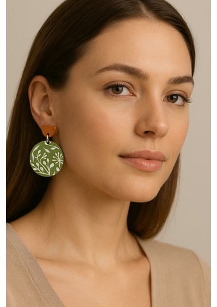 Zeytin Dalı Sallantılı Küpe – Hafif ve Şık El Yapımı Takı