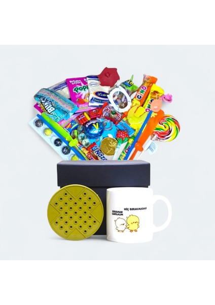 Zamana Dokunan Siyah Hediye Kutusu ve Hiç Bırakmadan Kocaman Sarılalım Yazılı Kupa Bardak