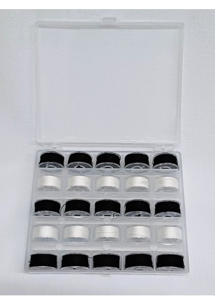 Ev Tipi Aile Dikiş Makinası 25 Siyah Beyaz İplikli Masura ve Saklama Kutusu