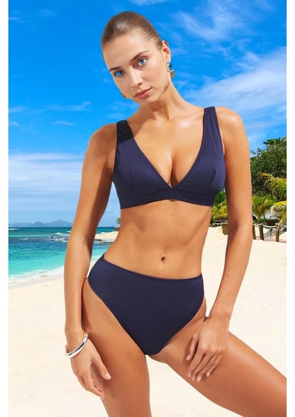 Üçgen Bikini Takımı Şık Detaylı Yüksek Konfor Ergonomik Kesim Esnek Kumaş fiyatları