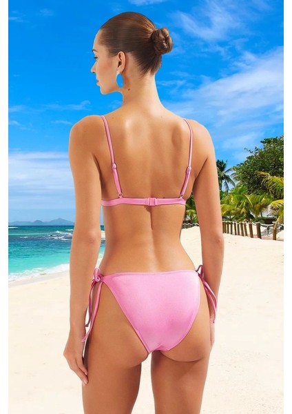 Üçgen Bikini Takımı Premium Kalite Özel Tasarım Yüksek Konfor Hızlı Kuruyan Şık Detaylı