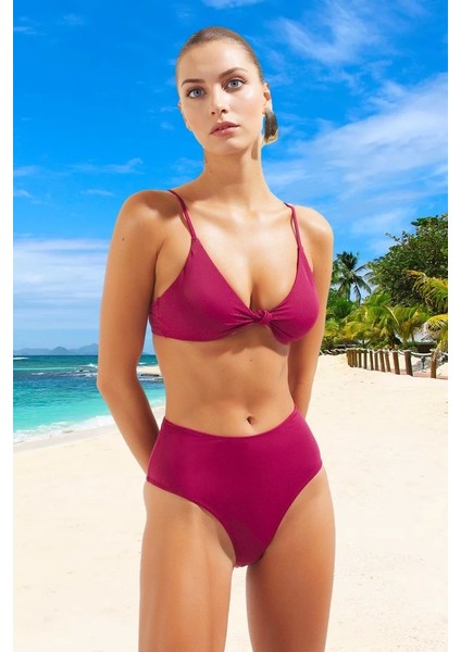 Desenli Üçgen Bikini Takımı Ergonomik Kesim Hızlı Kuruyan Premium Kalite Su Sporları Için
