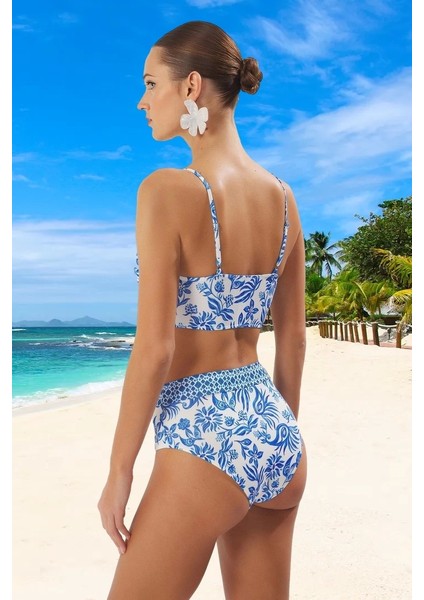 Desenli Üçgen Bikini Takımı Ergonomik Kesim Şık Detaylı Hızlı Kuruyan Su Sporları Için modelleri