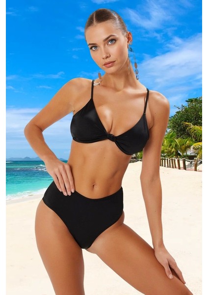 Desenli Üçgen Bikini Takımı Ergonomik Kesim Hızlı Kuruyan Premium Kalite Su Sporları Için