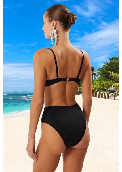Desenli Üçgen Bikini Takımı Ergonomik Kesim Hızlı Kuruyan Premium Kalite Su Sporları Için modelleri