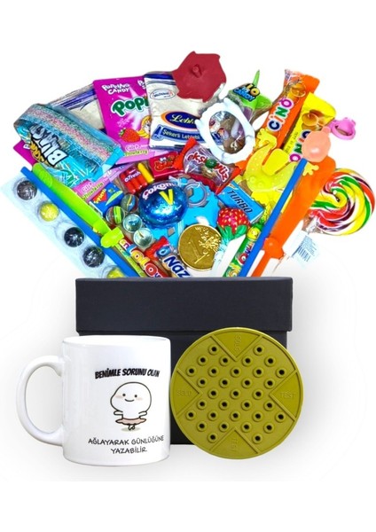 Retro Lezzetler ve Sürprizlerle Dolu Siyah Hediye Kutusu ve Benimle Sorunu Olan Ağlayarak Günlüğüne Yazabilir Yazılı Kupa Bardak fiyatları