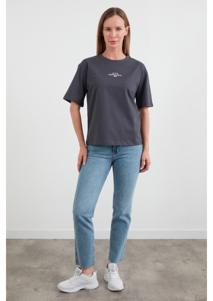 Teddy Bear Yazı Nakışlı Bisiklet Yaka Tişört fiyatları