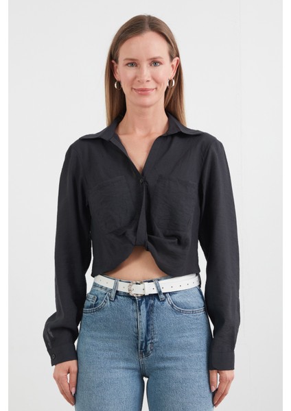 Önü Düğümlü Cepli Crop Gömlek