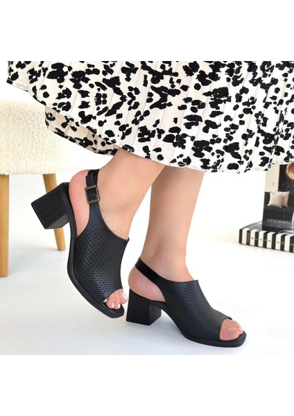 Tandi Siyah Cilt Topuklu Sandalet fırsatları