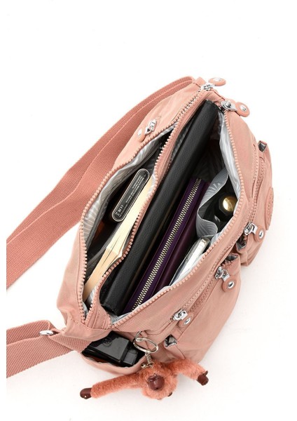 Kadın Orta Boy Bölmeli Suya Dayanıklı Krinkıl Kumaş Çapraz Askılı Siyah Renkli Omuz Çantası