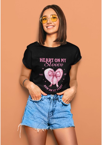 Heart On My Sleeve Baskılı Standart Kalıp Bisiklet Yaka Pamuklu Kadın Tshırt